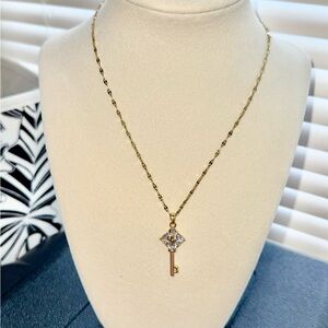 Elegant Gold Key Pendant Necklace
